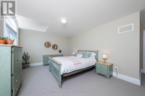 42 Oak Street, Halton Hills, ON - Indoor Photo Showing Bedroom