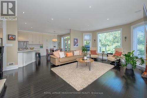 42 Oak Street, Halton Hills, ON - Indoor Photo Showing Living Room