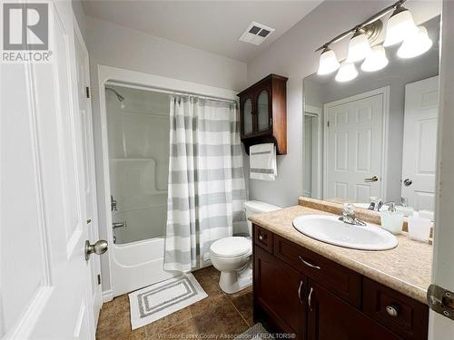 1129 Clover Avenue Unit# Main, Windsor, ON - Indoor Photo Showing Bathroom