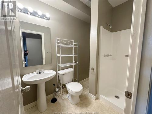 5965 North Woodmont Avenue, Lasalle, ON - Indoor Photo Showing Bathroom