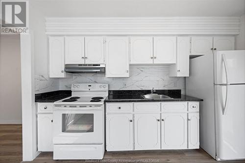 1756 Westcott, Windsor, ON - Indoor Photo Showing Kitchen