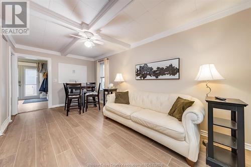 1174 Hickory Road, Windsor, ON - Indoor Photo Showing Living Room