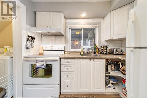 1174 Hickory Road, Windsor, ON - Indoor Photo Showing Kitchen