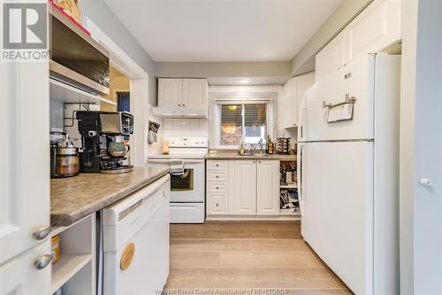 1174 Hickory Road, Windsor, ON - Indoor Photo Showing Kitchen