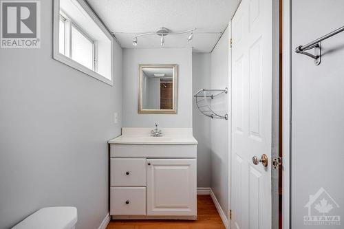 64 Tower Road, Ottawa, ON - Indoor Photo Showing Bathroom