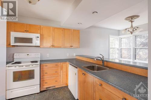 64 Tower Road, Ottawa, ON - Indoor Photo Showing Kitchen