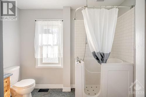 64 Tower Road, Ottawa, ON - Indoor Photo Showing Bathroom