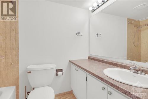 370 Dominion Avenue Unit#402, Ottawa, ON - Indoor Photo Showing Bathroom