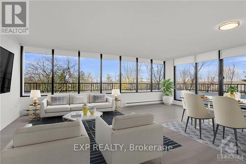 402 - 370 Dominion Avenue, Ottawa, ON - Indoor Photo Showing Living Room