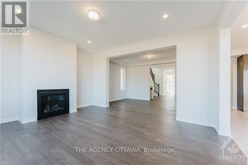 394 Meynell Road, Ottawa, ON - Indoor Photo Showing Living Room With Fireplace