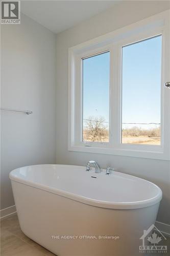 394 Meynell Road, Ottawa, ON - Indoor Photo Showing Bathroom