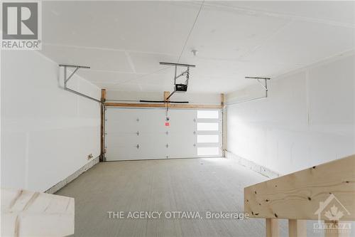 394 Meynell Road, Ottawa, ON - Indoor Photo Showing Garage