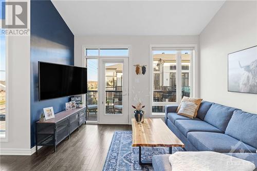 224 Pembina Private, Ottawa, ON - Indoor Photo Showing Living Room