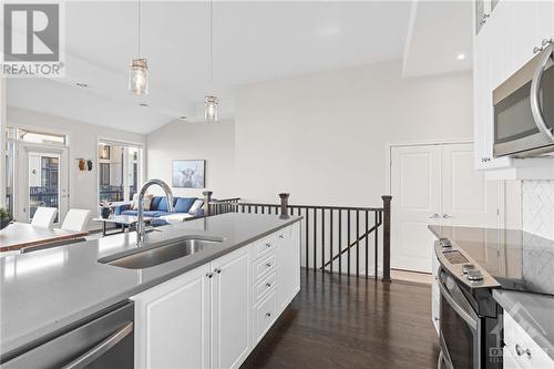 224 Pembina Private, Ottawa, ON - Indoor Photo Showing Kitchen With Upgraded Kitchen