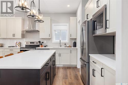 280 Oliver Lane, Martensville, SK - Indoor Photo Showing Kitchen With Upgraded Kitchen