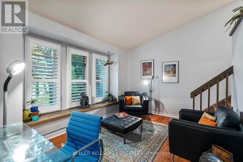 6 Ainsley Court, London, ON - Indoor Photo Showing Living Room