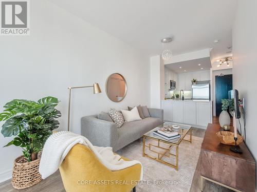 3808 - 8 Park Road, Toronto, ON - Indoor Photo Showing Living Room