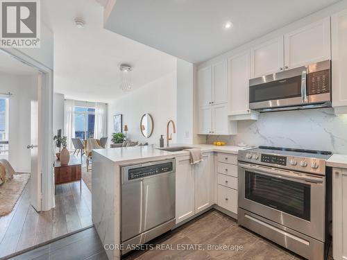 3808 - 8 Park Road, Toronto, ON - Indoor Photo Showing Kitchen With Stainless Steel Kitchen With Upgraded Kitchen