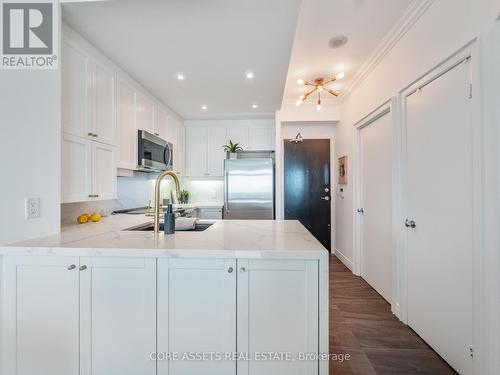 3808 - 8 Park Road, Toronto, ON - Indoor Photo Showing Kitchen