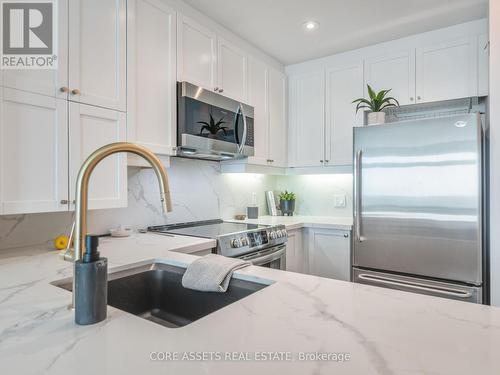 3808 - 8 Park Road, Toronto, ON - Indoor Photo Showing Kitchen With Stainless Steel Kitchen With Upgraded Kitchen