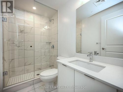 408 - 202 Burnhamthorpe Road E, Mississauga, ON - Indoor Photo Showing Bathroom