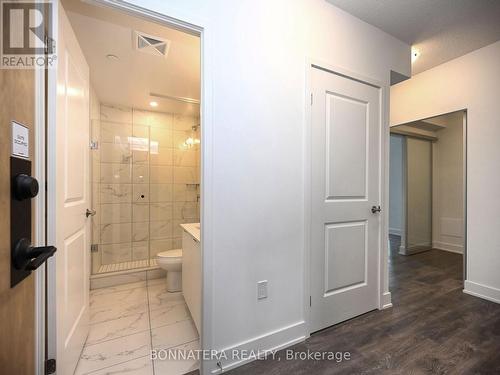 408 - 202 Burnhamthorpe Road E, Mississauga, ON - Indoor Photo Showing Bathroom