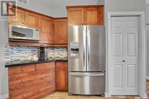 923 Brookhurst Lane, Saskatoon, SK - Indoor Photo Showing Kitchen