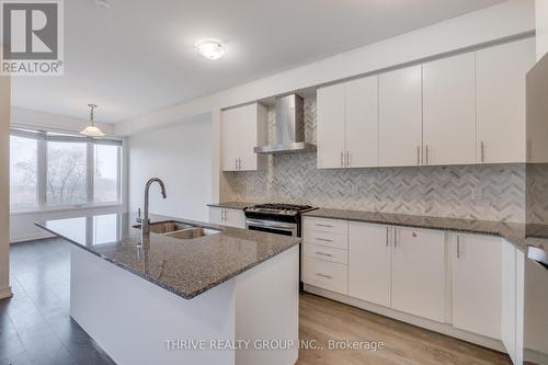 3165 Mintwood Circle, Oakville, ON - Indoor Photo Showing Kitchen With Double Sink With Upgraded Kitchen