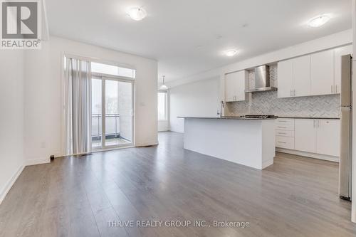 3165 Mintwood Circle, Oakville, ON - Indoor Photo Showing Kitchen With Upgraded Kitchen