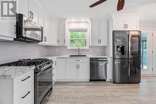 7 Andrews Cres Acres, Goderich, ON - Indoor Photo Showing Kitchen With Stainless Steel Kitchen With Upgraded Kitchen