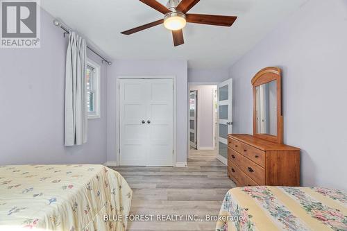 7 Andrews Cres Acres, Goderich, ON - Indoor Photo Showing Bedroom