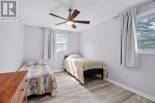 7 Andrews Cres Acres, Goderich, ON - Indoor Photo Showing Bedroom