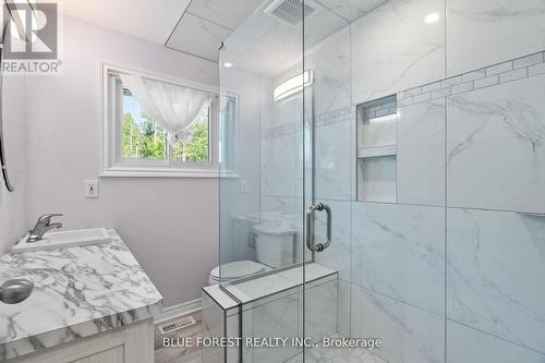 7 Andrews Cres Acres, Goderich, ON - Indoor Photo Showing Bathroom