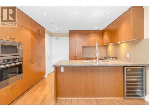 2501 3008 Glen Drive, Coquitlam, BC - Indoor Photo Showing Kitchen With Upgraded Kitchen