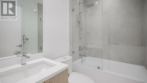 6830 6Th Street, Burnaby, BC - Indoor Photo Showing Bathroom