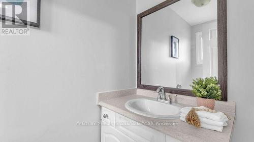 117 Ashbury Avenue, London, ON - Indoor Photo Showing Bathroom