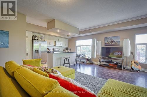 410 - 89 Ridout Street S, London, ON - Indoor Photo Showing Living Room