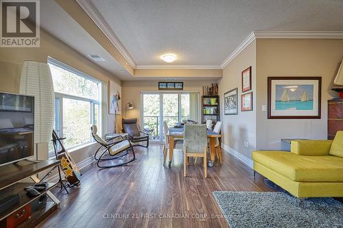 410 - 89 Ridout Street S, London, ON - Indoor Photo Showing Living Room