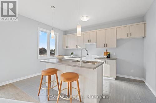 71 Laugher Avenue, Welland (773 - Lincoln/Crowland), ON - Indoor Photo Showing Kitchen