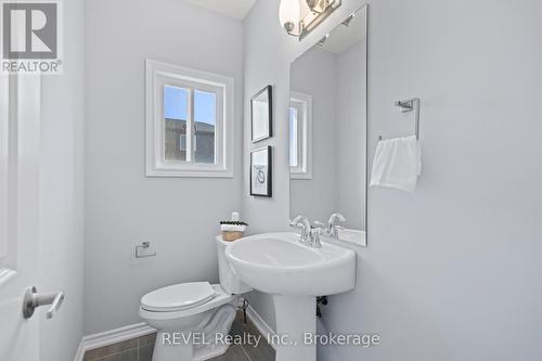 71 Laugher Avenue, Welland (773 - Lincoln/Crowland), ON - Indoor Photo Showing Bathroom