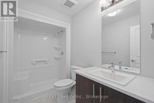 71 Laugher Avenue, Welland (773 - Lincoln/Crowland), ON - Indoor Photo Showing Bathroom