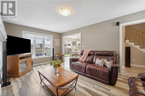 31 Graves Crescent, St. Catharines, ON - Indoor Photo Showing Living Room