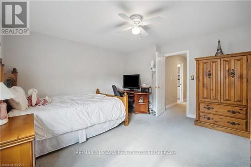 31 Graves Crescent, St. Catharines, ON - Indoor Photo Showing Bedroom