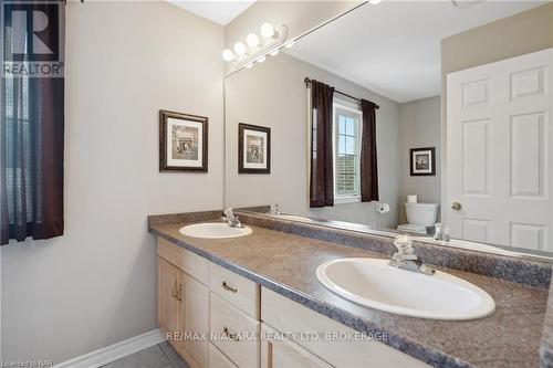 31 Graves Crescent, St. Catharines, ON - Indoor Photo Showing Bathroom