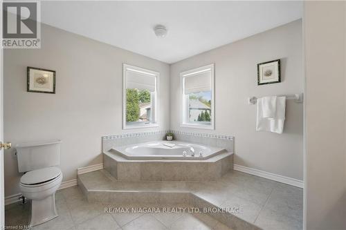 31 Graves Crescent, St. Catharines, ON - Indoor Photo Showing Bathroom