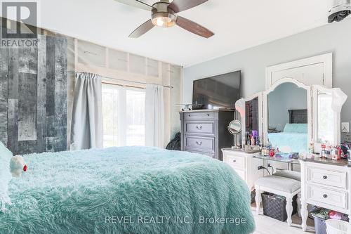 1 Ties Mountain Road, Galway-Cavendish And Harvey, ON - Indoor Photo Showing Bedroom