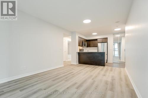 1007 - 19 Grand Trunk Crescent, Toronto, ON - Indoor Photo Showing Kitchen