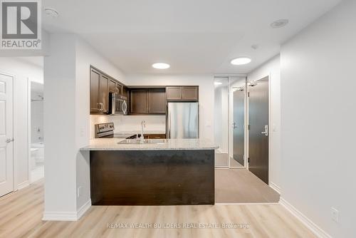 1007 - 19 Grand Trunk Crescent, Toronto, ON - Indoor Photo Showing Kitchen