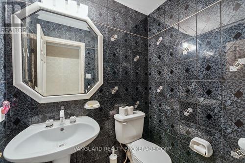 38 Colton Crescent N, Vaughan, ON - Indoor Photo Showing Bathroom