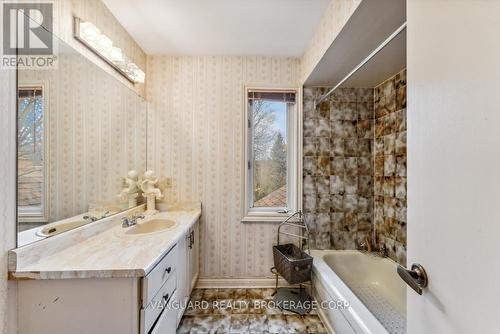 38 Colton Crescent N, Vaughan, ON - Indoor Photo Showing Bathroom